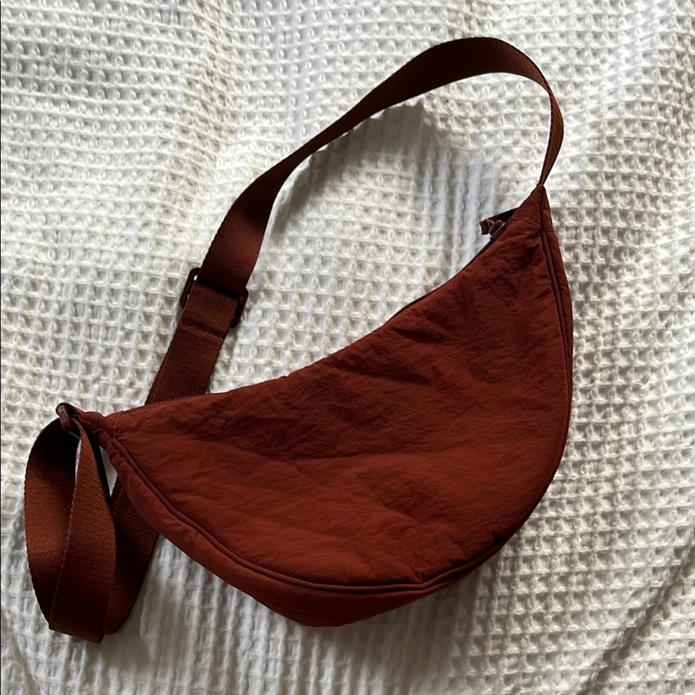 Round mini shoulder bag